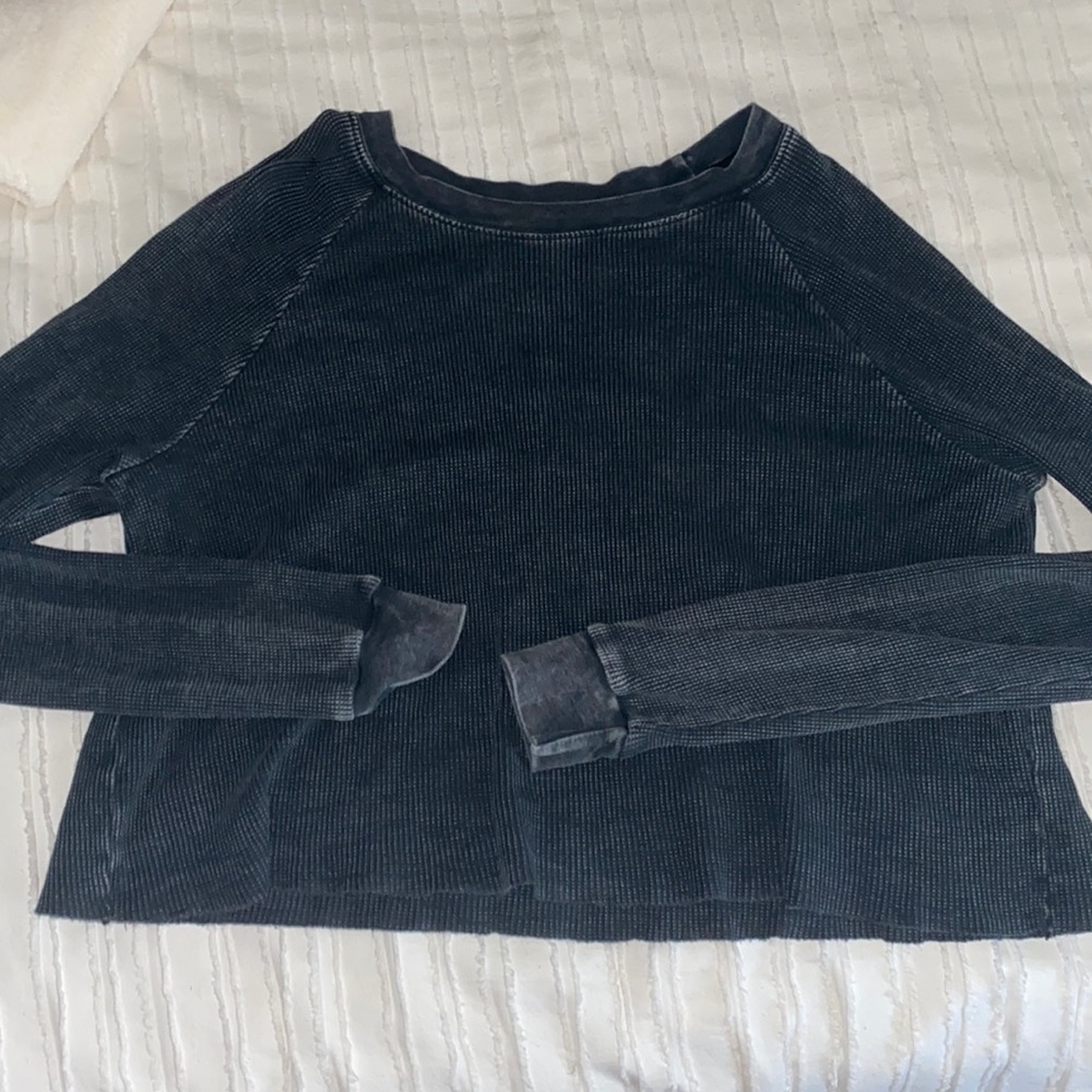 Grey/black cropped thermal top